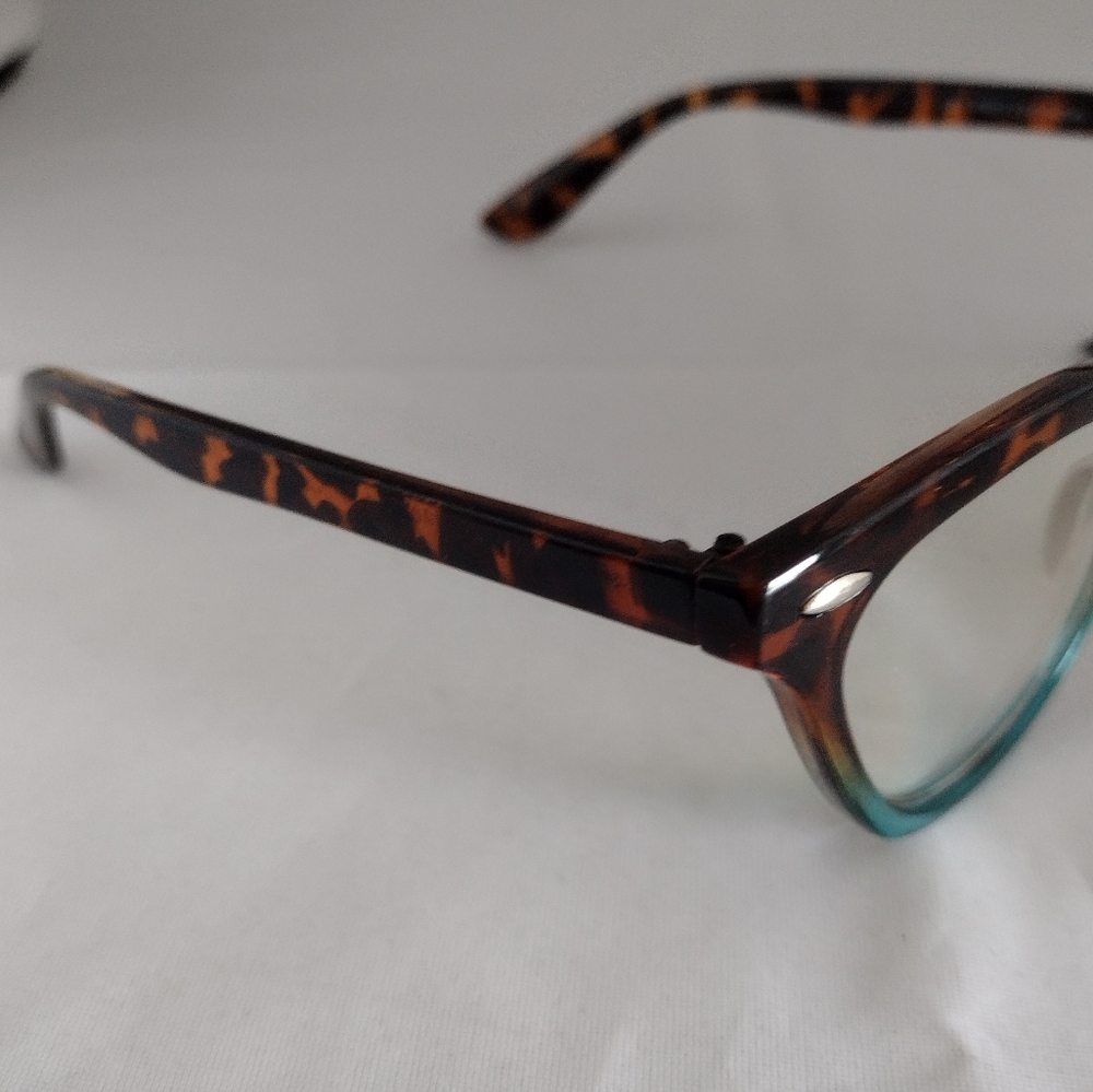 Tortoise Shell Cat Eye Glasses - Picture 3 of 3